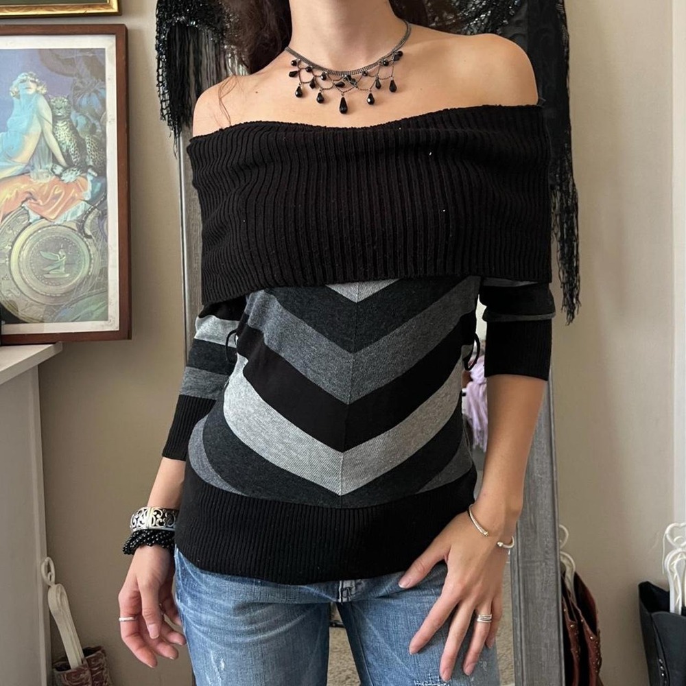 Byer California Off The Shoulder Chevron Striped Sweater Grey Black Y2K Small - Picture 2 of 4